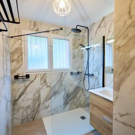 Appartement Beau 3 Pièces Avec Jardinet Et Cour, 5 Min Plages Propriano (Corsica)
