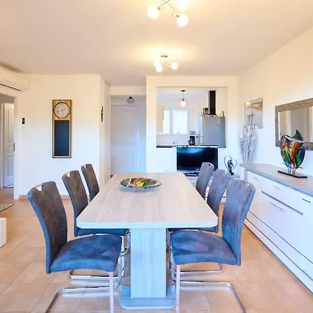 Beau 3 Pieces Avec Jardinet Et Cour, 5 Min Plages Apartament *