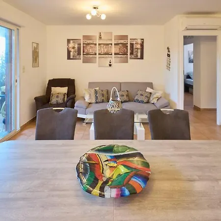 Beau 3 Pieces Avec Jardinet Et Cour, 5 Min Plages *