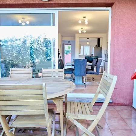 Apartament Beau 3 Pieces Avec Jardinet Et Cour, 5 Min Plages *