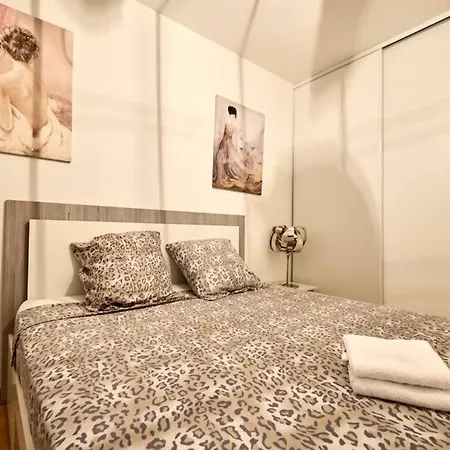 Beau 3 Pieces Avec Jardinet Et Cour, 5 Min Plages Apartament *