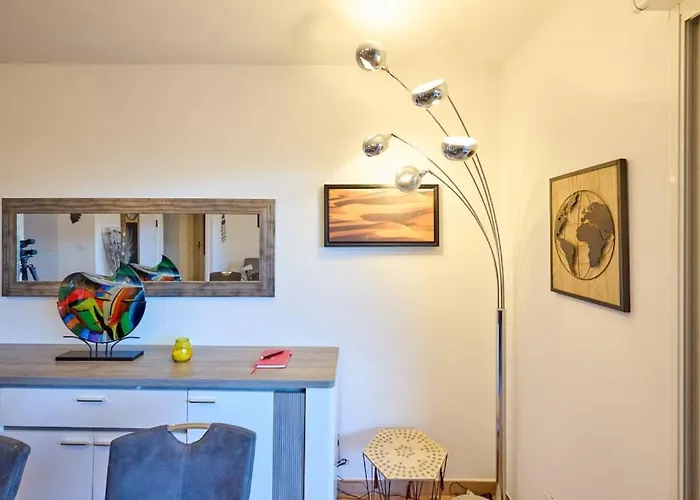 Appartement Beau 3 Pièces Avec Jardinet Et Cour, 5 Min Plages *