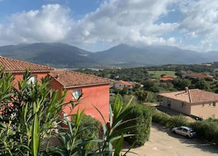 Appartement Beau 3 Pièces Avec Jardinet Et Cour, 5 Min Plages *