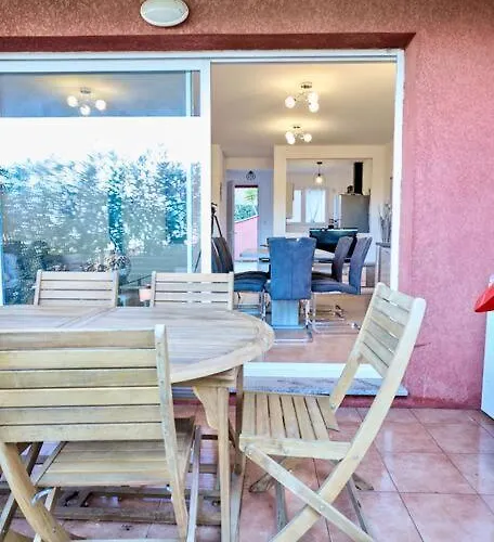 Appartement Beau 3 Pièces Avec Jardinet Et Cour, 5 Min Plages *