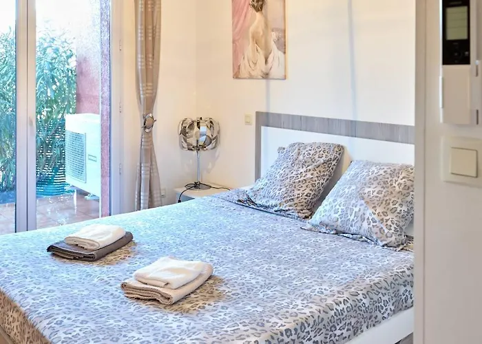 Beau 3 Pieces Avec Jardinet Et Cour, 5 Min Plages